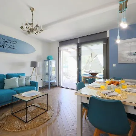 Vitorlas Apartman Apartment *
