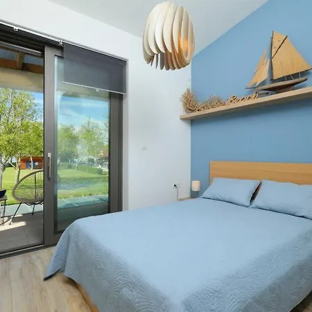 Vitorlas Apartman *